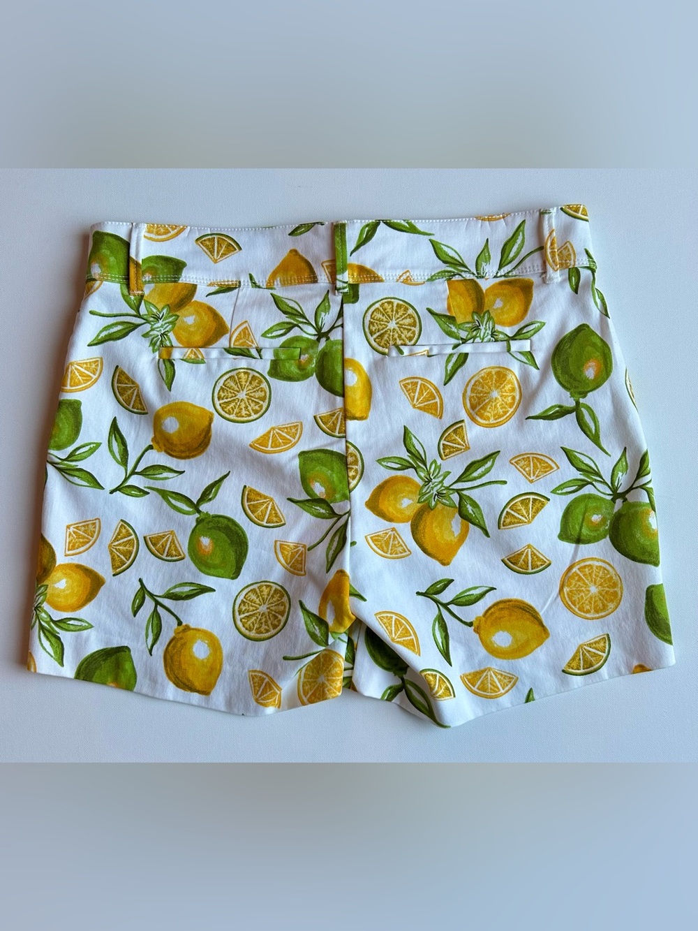 Isaac Mizrahi White Lemon-Print Tailored Shorts Size 8 Preppy Resort Coastal - Picture 5 of 7